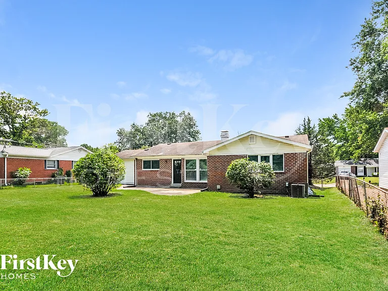 2415 Greenbriar Dr — Photo 15