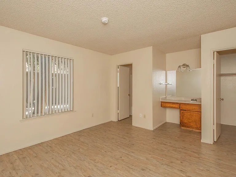 Vantage Pointe West — Photo 26