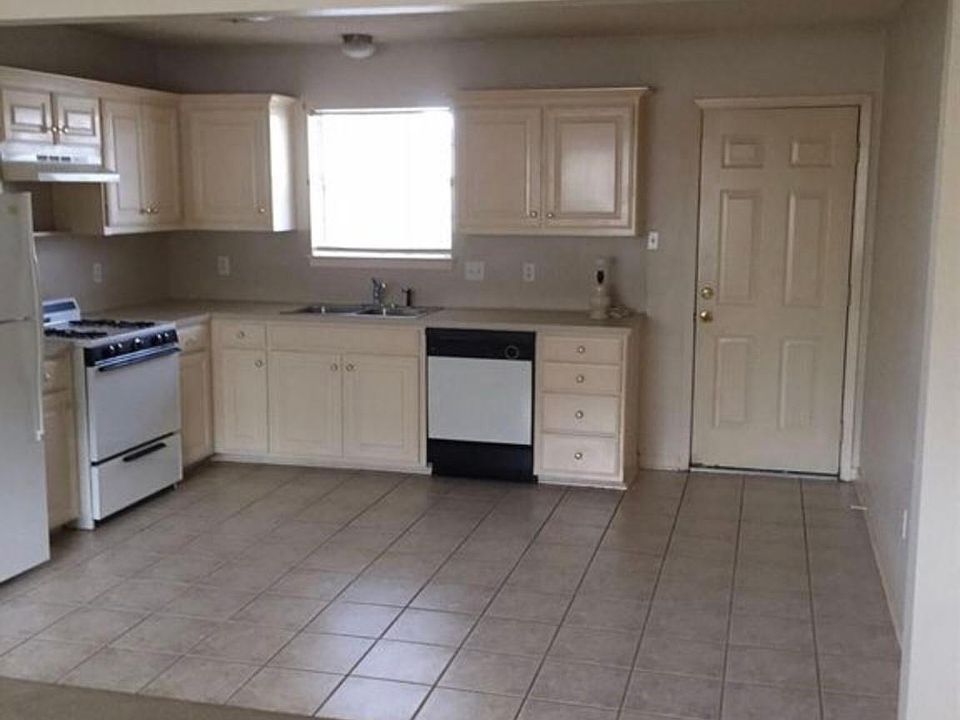 1st image of 111 Thompson Ln