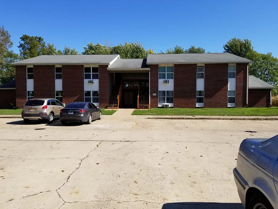 New Eastlawn Apartments — Photo 2