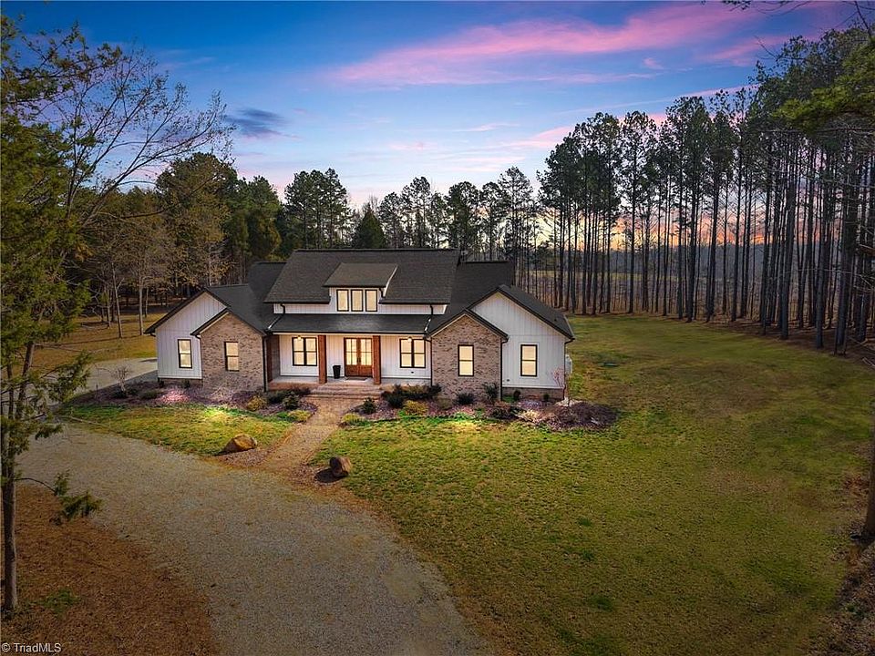 1st image of 465 Baxx Dr