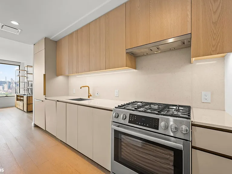 3 Court Sq #2901 — Photo 4
