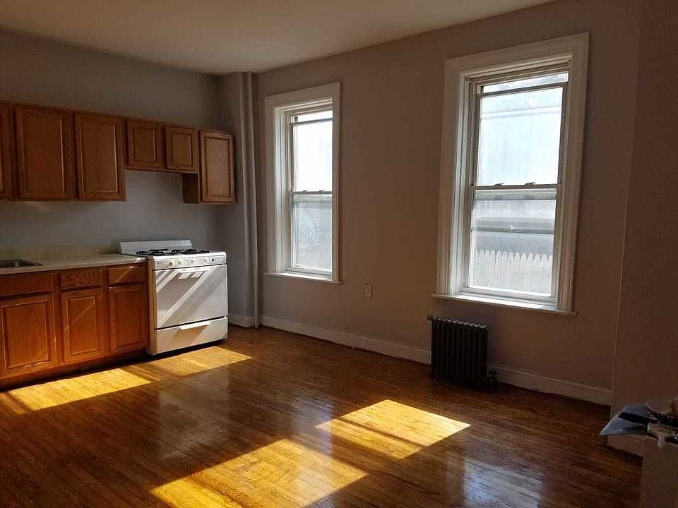2nd image of 214 E 16th St #1A