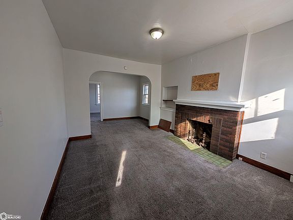 3rd image of 722 Market St