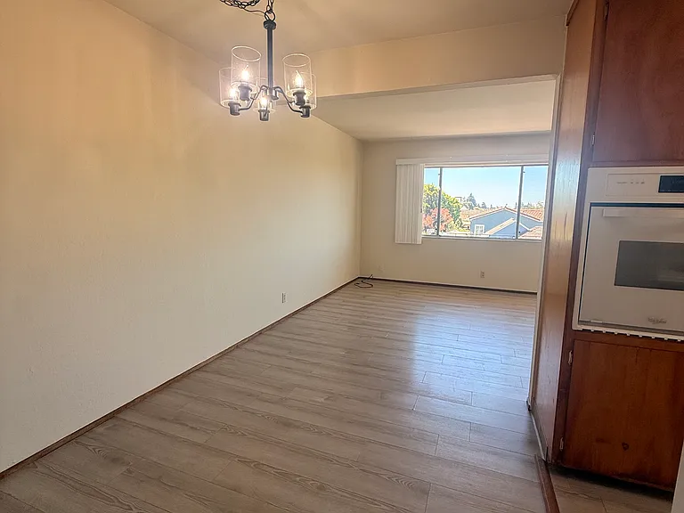 905 Evelyn Ave #7 — Photo 6