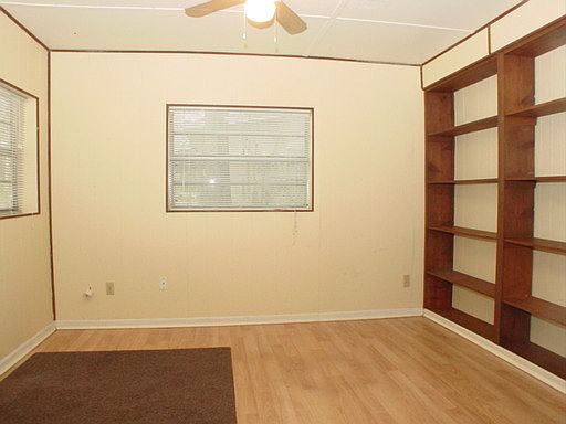 3rd image of 903 N Pine Ave