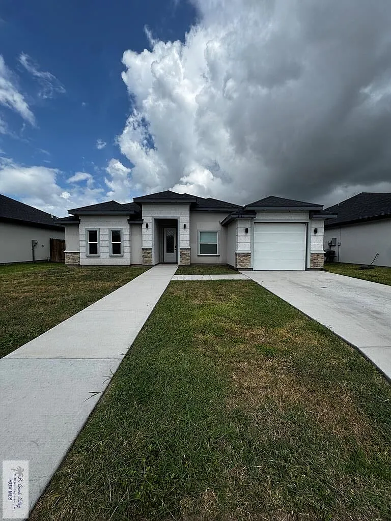 3 bed, 2.0 bath, 1468 sqft, $2,100 — Photo 1