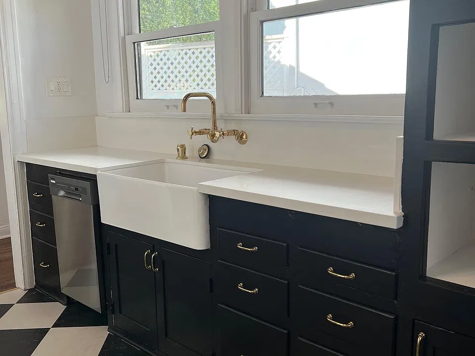 6860 Iris Cir