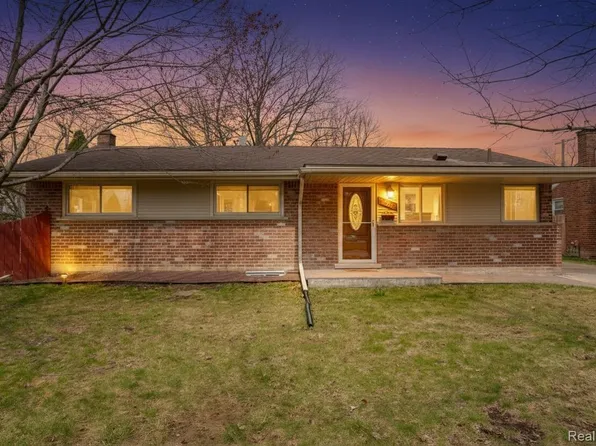 30267 Champine St, Saint Clair Shores, MI 48082