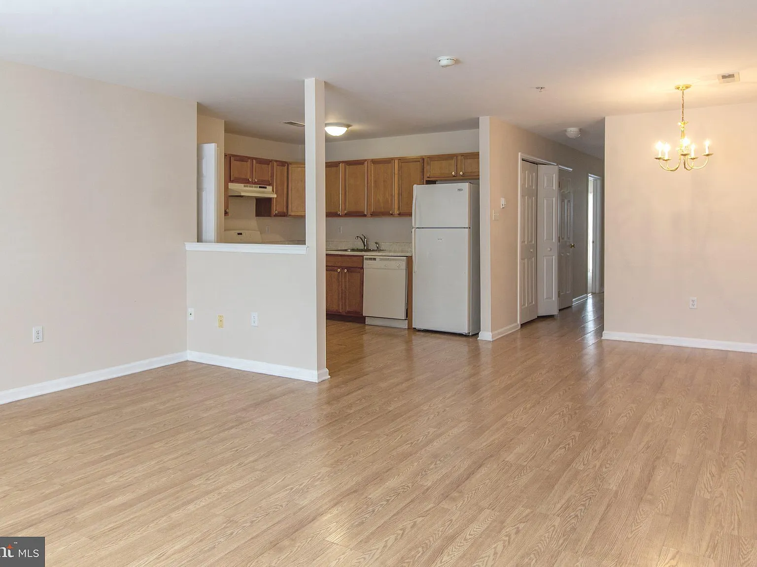2 bed, 1136 sqft, $1,825 — Photo 2
