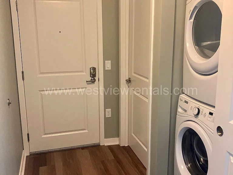 203 E Laurel St — Photo 334