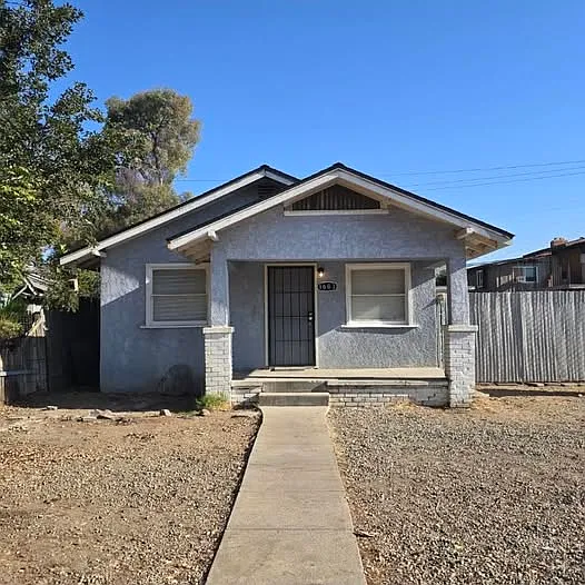 4 bed, 920 sqft, $1,995 — Photo 1