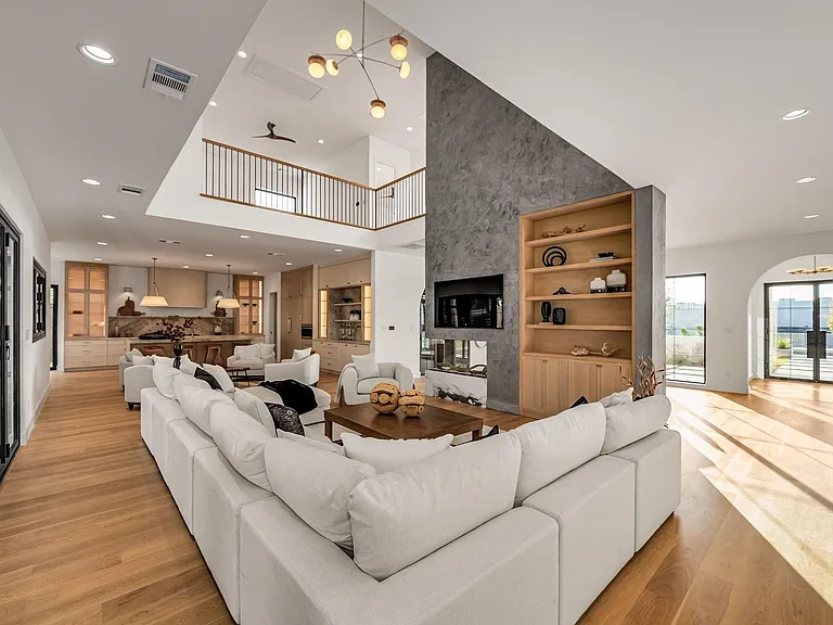10050 Gooding Dr — Photo 16