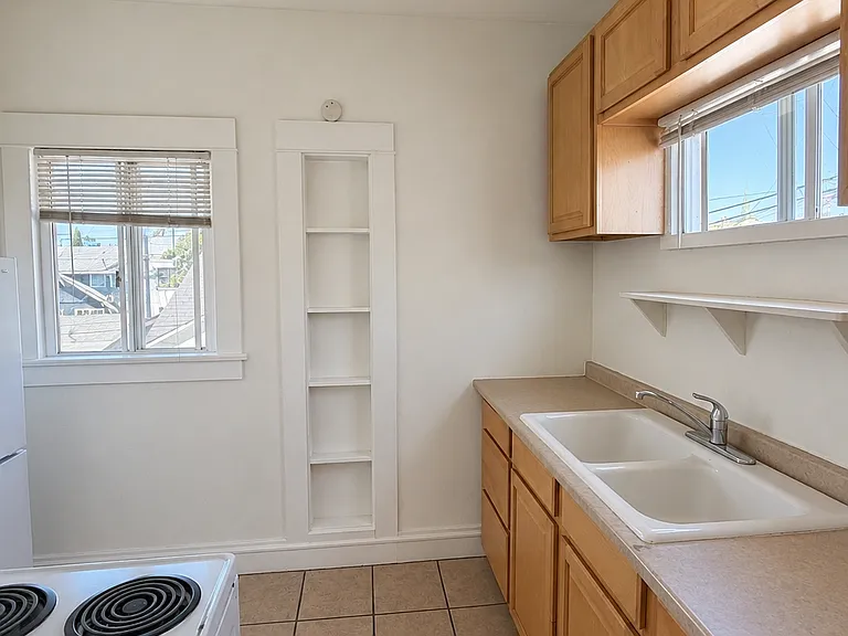 617 Lime Ave #C — Photo 9