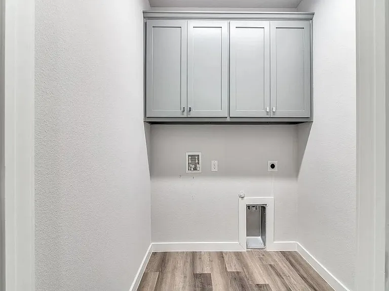 627 Oakridge Dr — Photo 10