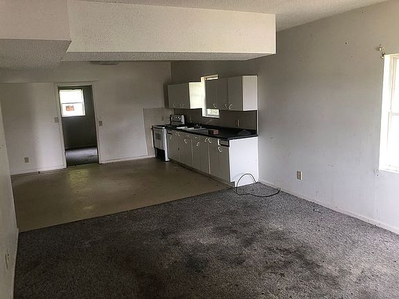 3rd image of 1019 Henry St