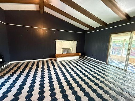 2nd image of 1318 Garden Ln