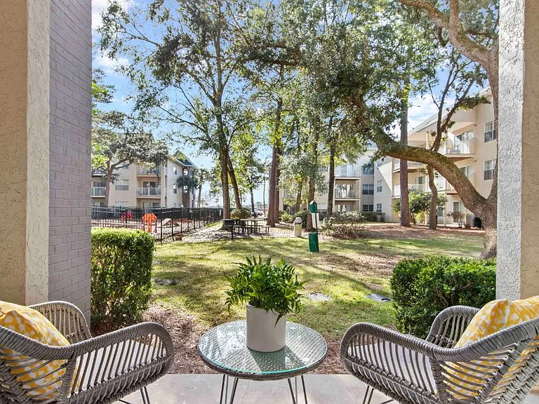 Coastline Apartments — Photo 4