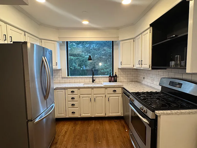 734 Greenwood Rd — Photo 11