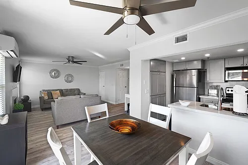 43376 Cook St Photo 1