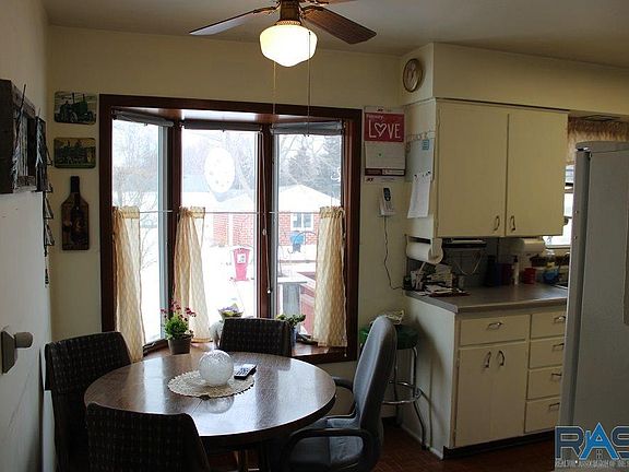 4th image of 605 W Lawn Park Ave