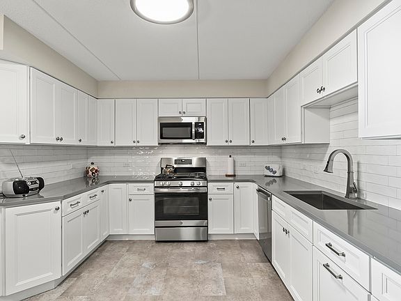 5th image of 370 Western Ave #206