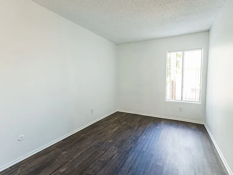 238 South Serrano Ave — Photo 26