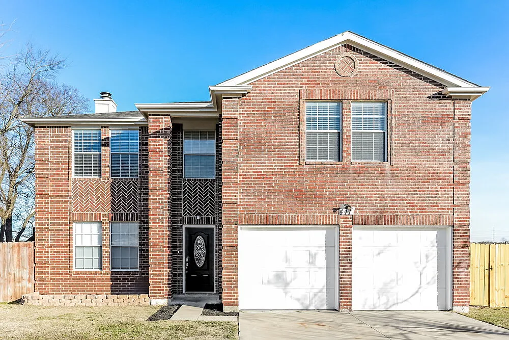 3 bed, 2.5 bath, 2376 sqft, $2,455 — Photo 1