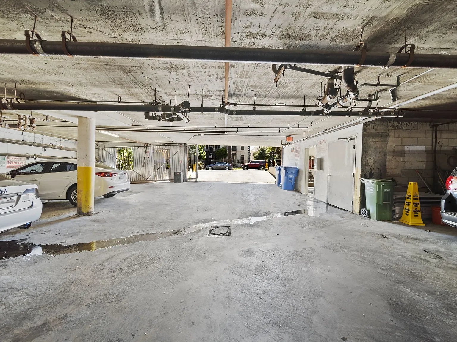 Leeward Apartments — Photo 3