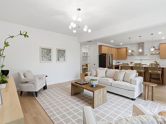 3rd image of 2822 Dogwood Ave