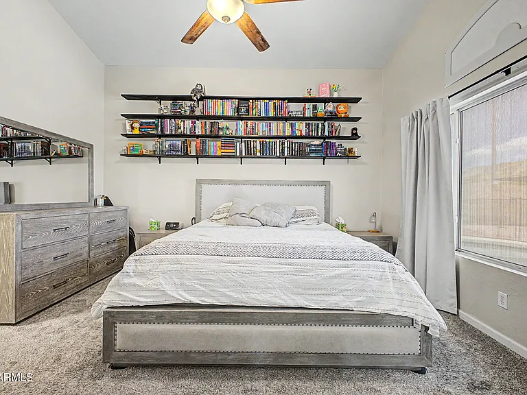 1119 E Pontiac Dr — Photo 13