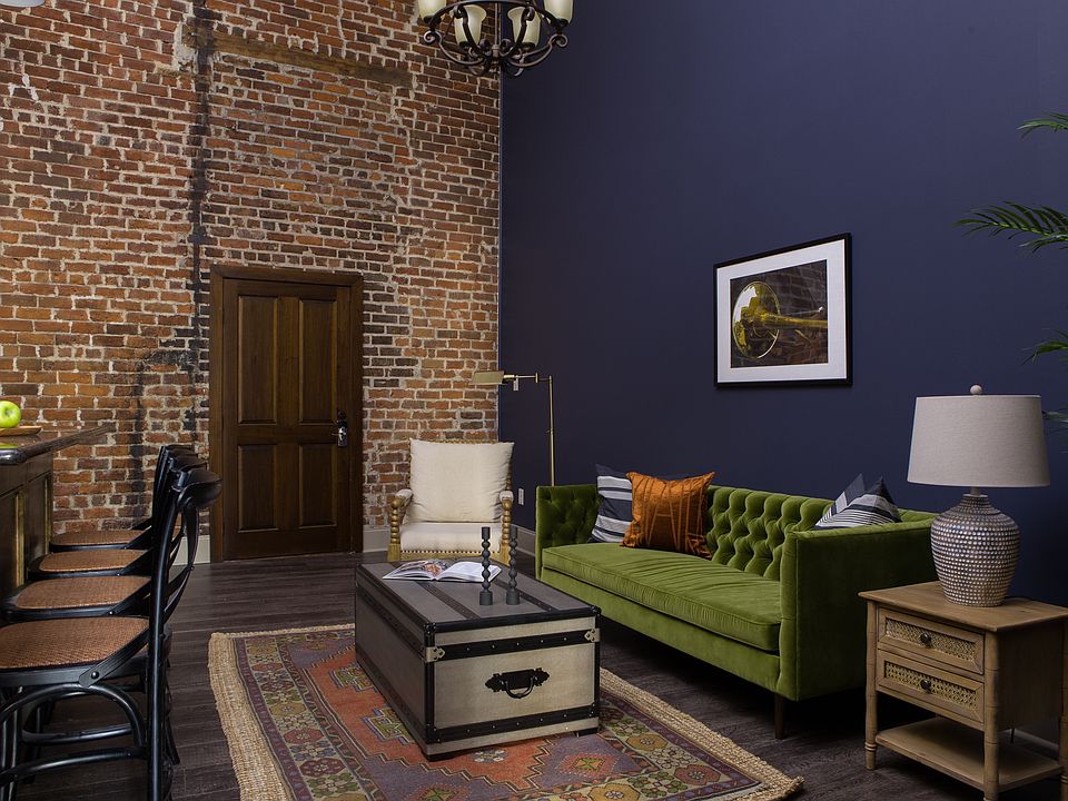 1st image of 300 Baronne St #B