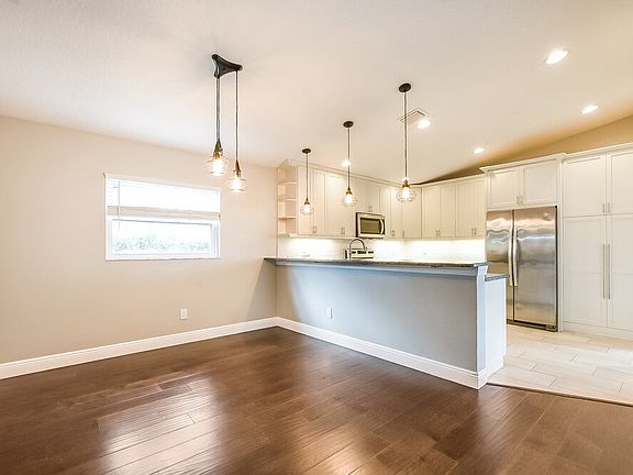 5th image of 4253 Cloverleaf Pl