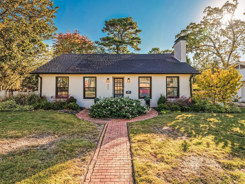 1st image of 823 Ridgecrest Dr