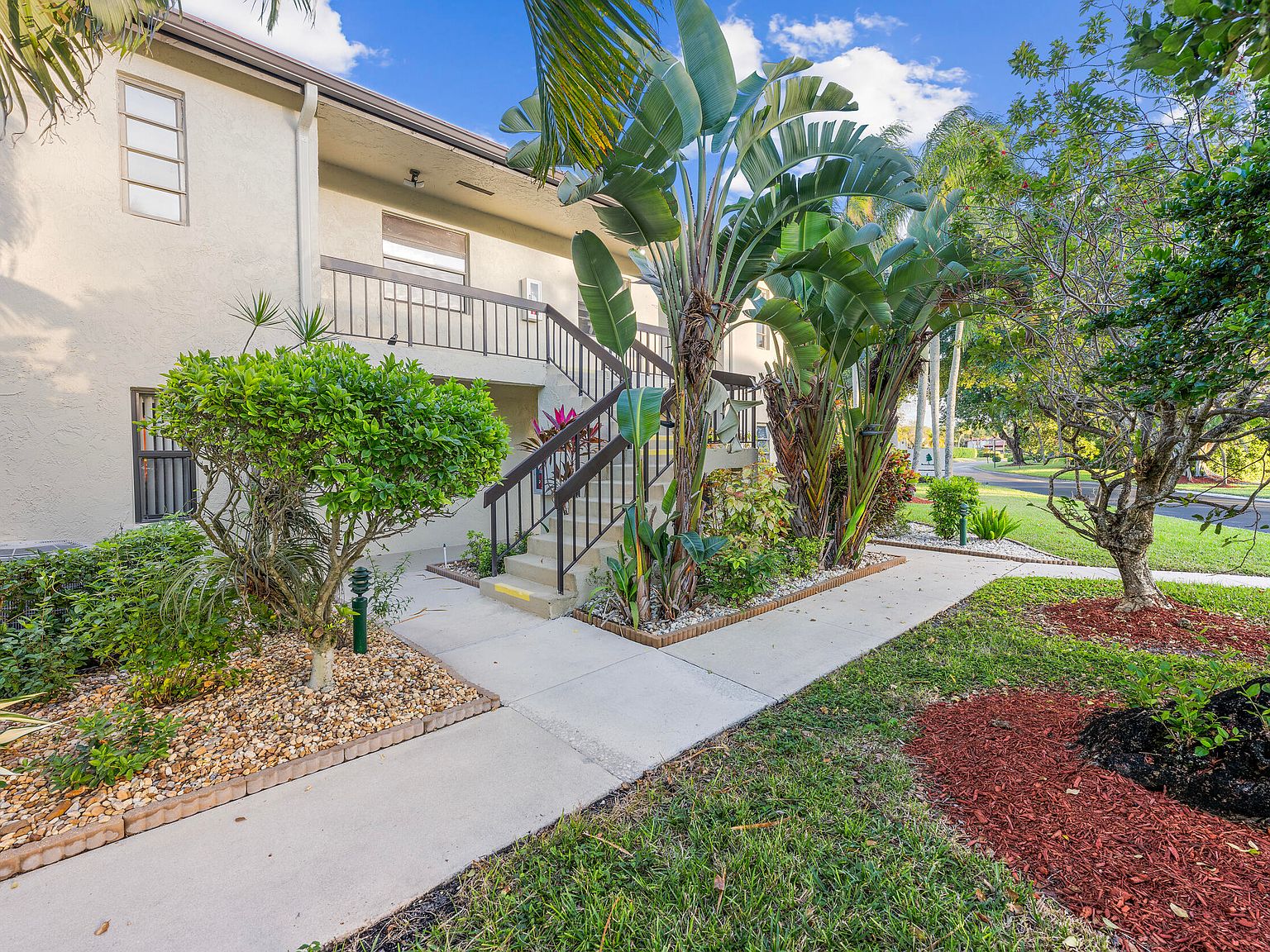 8305 Casa Del Lago #F