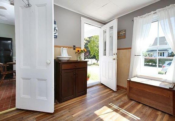 4th image of 31 Sheridan St