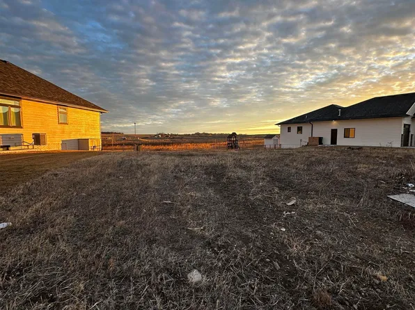 800 Turtle Creek Dr, Hartford, SD 57033