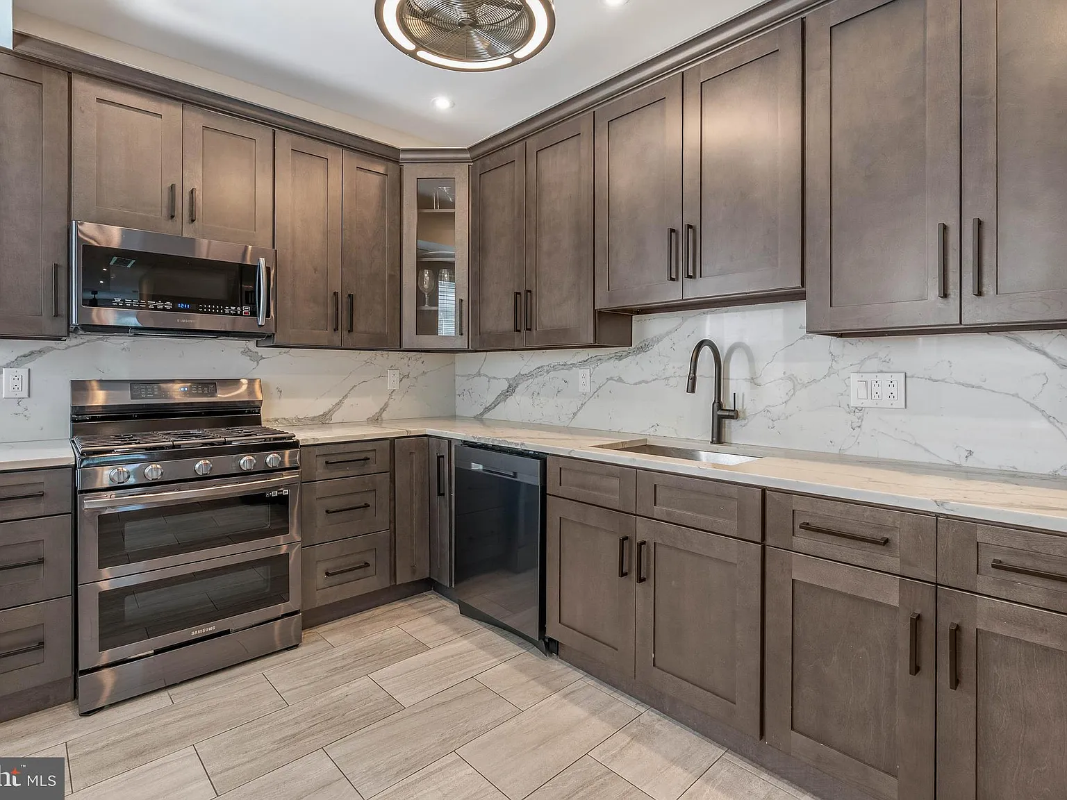 2 bed, 2.5 bath, 1246 sqft, $3,395 — Photo 3