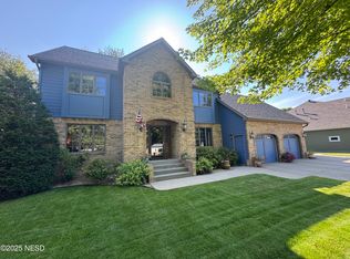 714 Jonathan Dr, Watertown, SD 57201
