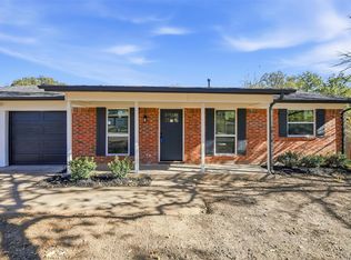 7024 Crabtree Ln, North Richland Hills, TX 76182