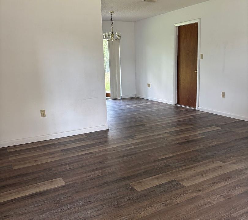 2nd image of 405 Lily Pad Ln