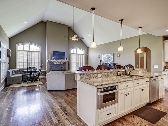 4th image of 213 Carellton Dr