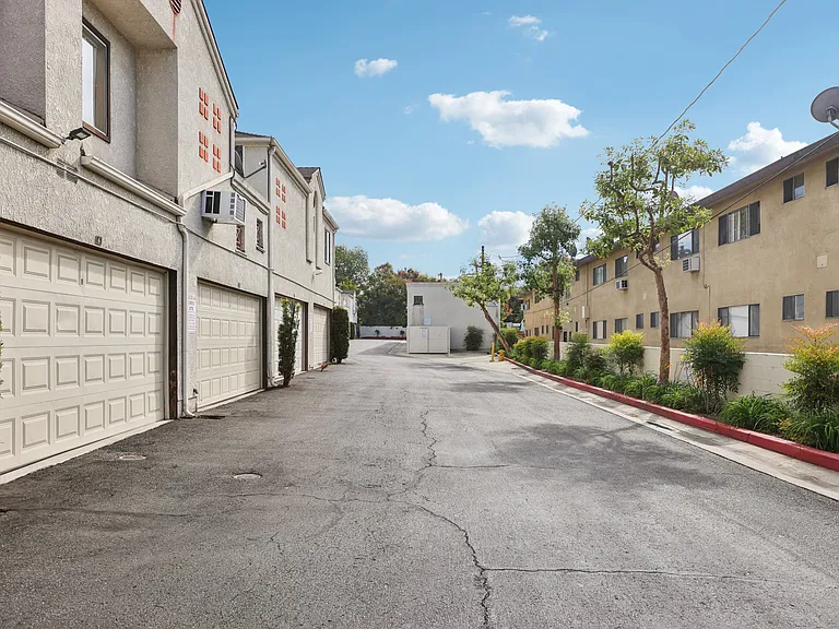 Villas at Whittier — Photo 36