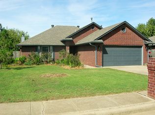 1725 Saint Christopher Dr, Edmond, OK 73003