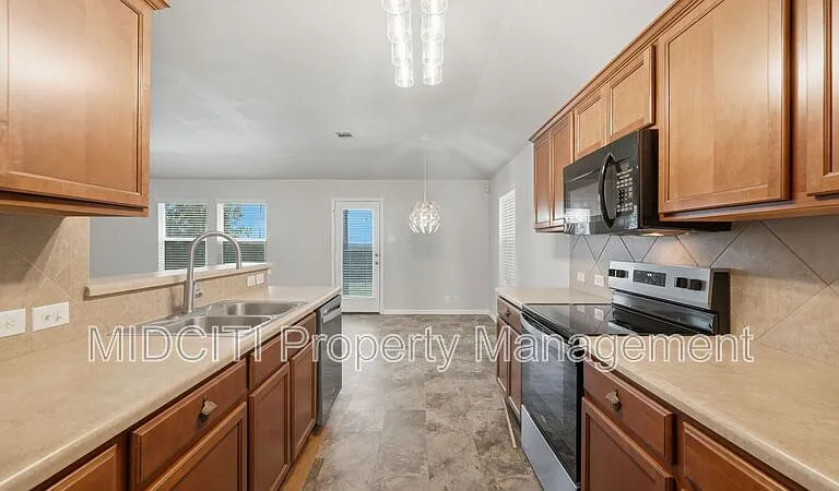 3414 Zachary St — Photo 4