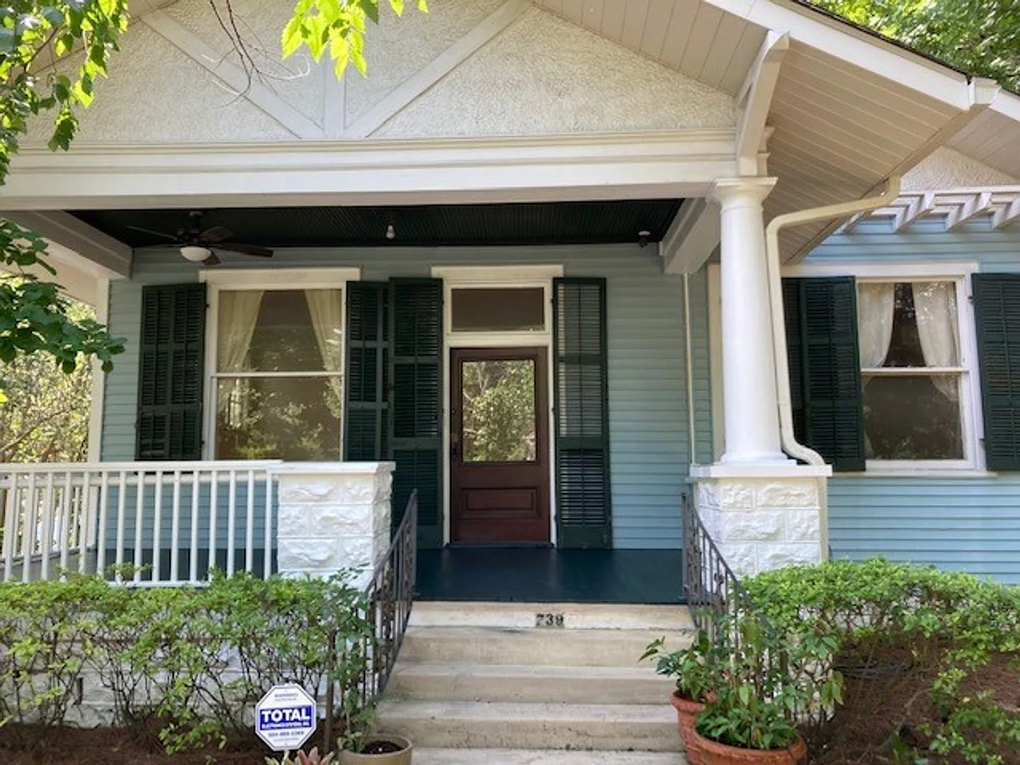 Lovely spacious 3 bedroom, 2 bath single family home! — Photo 1