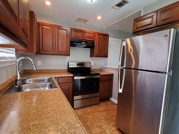 5th image of 37 Fleetwood Dr