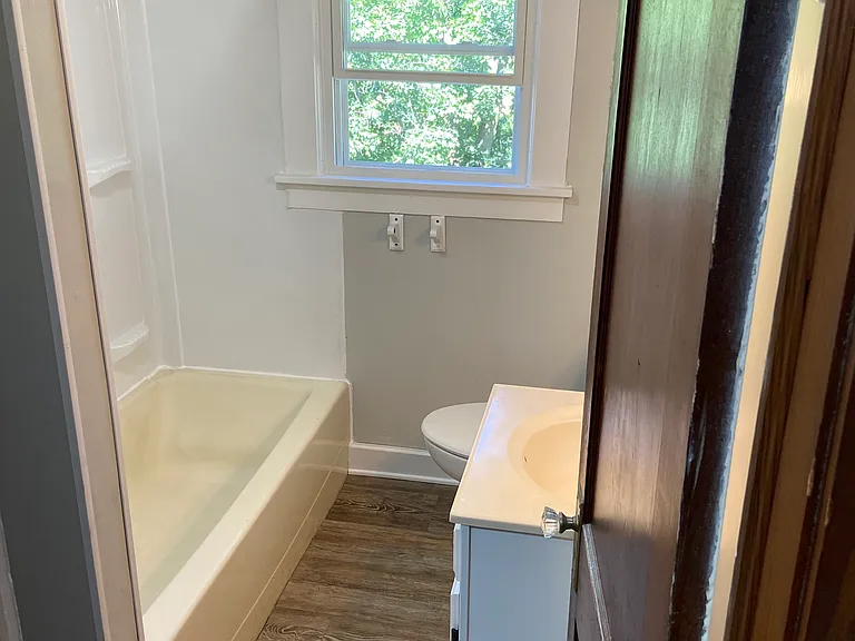 325-327 Virginia Ave #325 — Photo 8