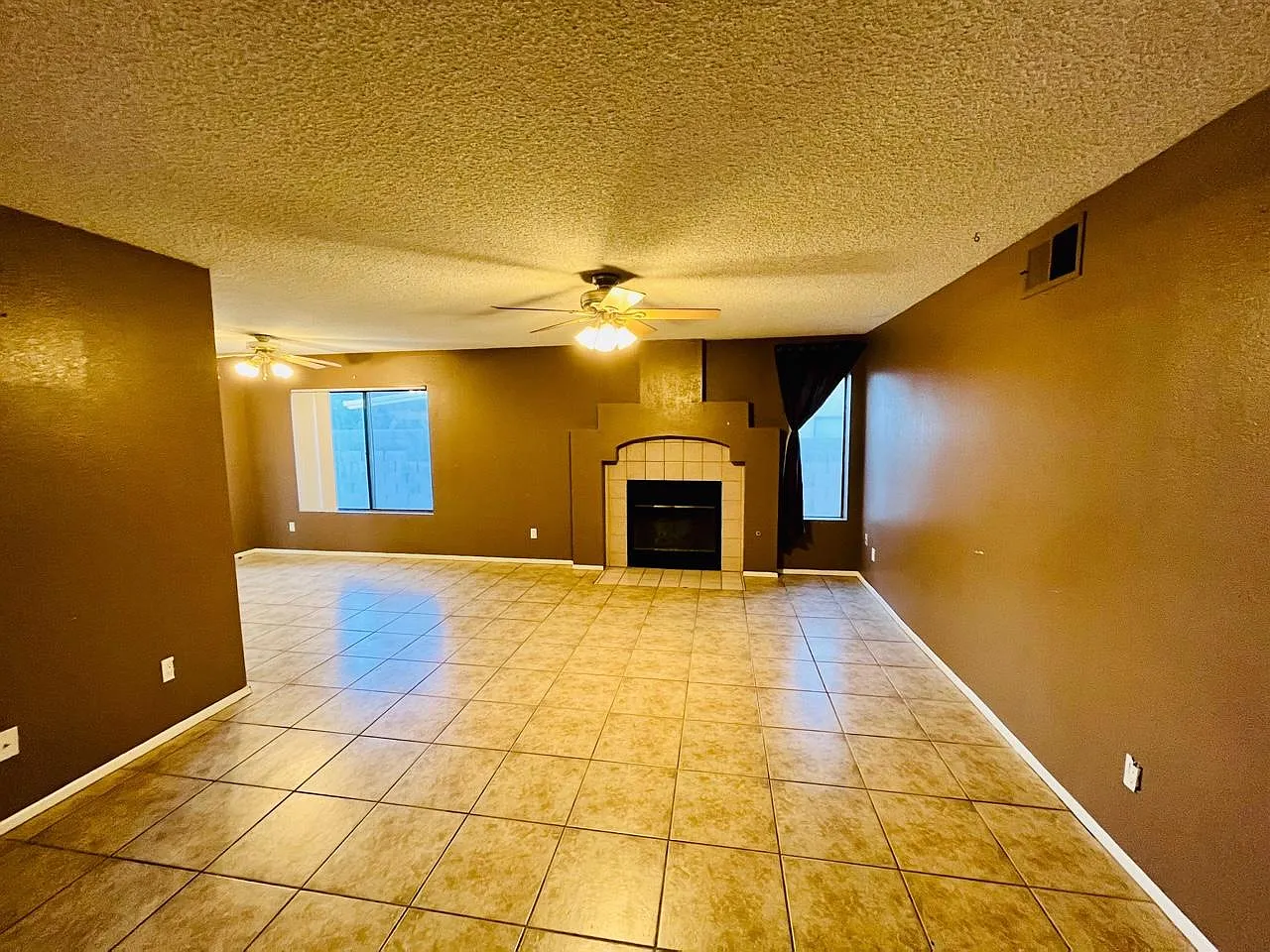 4 bed, 1928 sqft, $2,799 — Photo 3