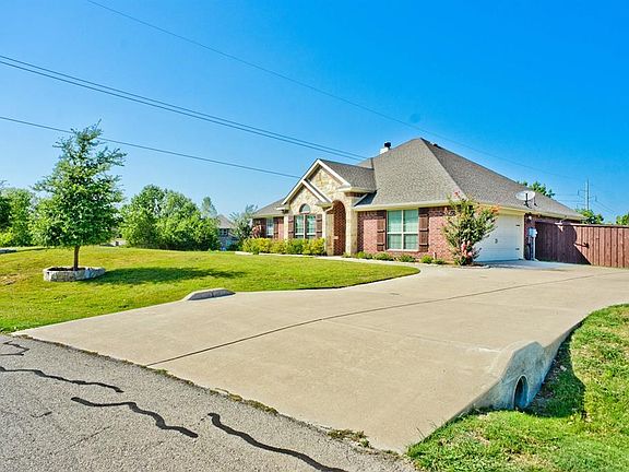 3rd image of 705 Green Canyon Ct